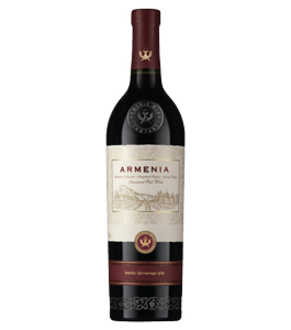 Polosladké červené víno Armenia