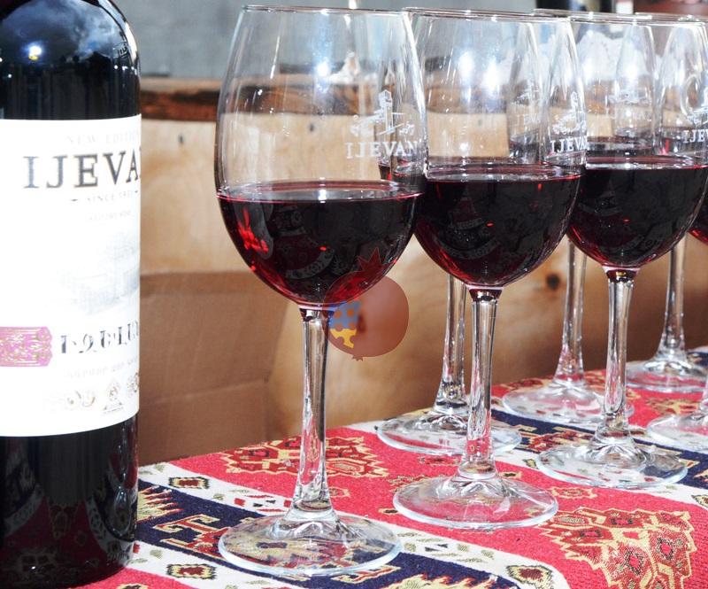 Červené víno suché Ijevan 750ml